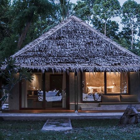 Coral Eye Boutique Resort And Marine Outpost Likupang Extérieur photo