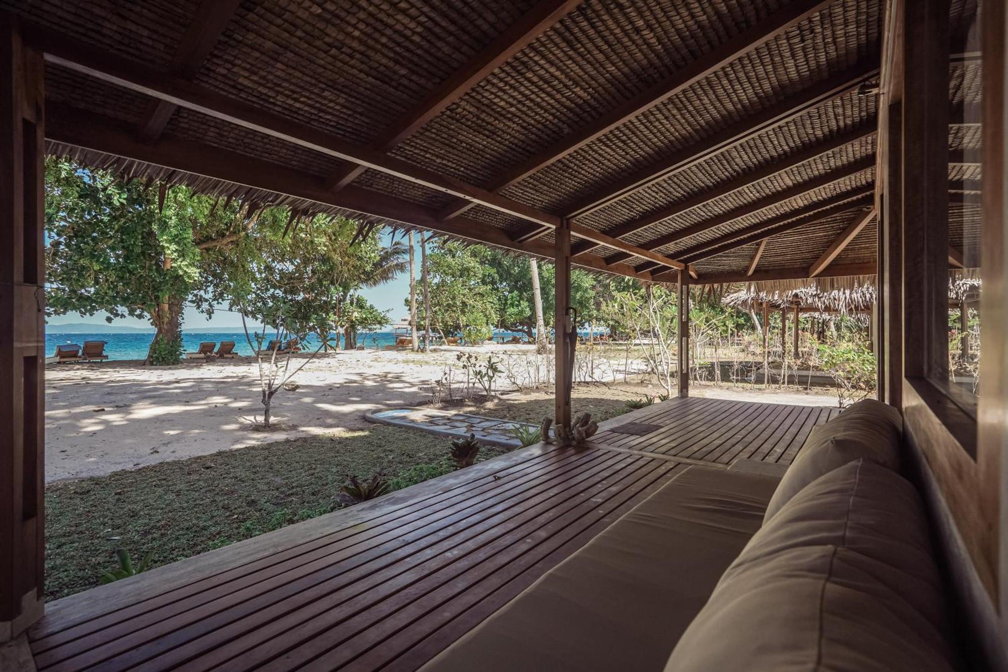 Coral Eye Boutique Resort And Marine Outpost Likupang Extérieur photo
