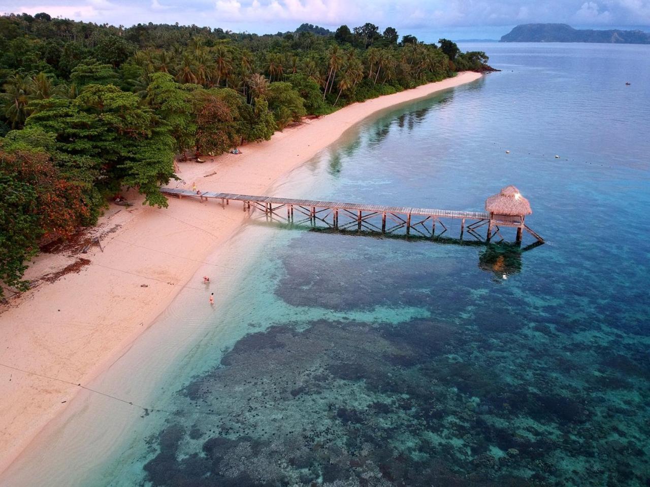 Coral Eye Boutique Resort And Marine Outpost Likupang Extérieur photo