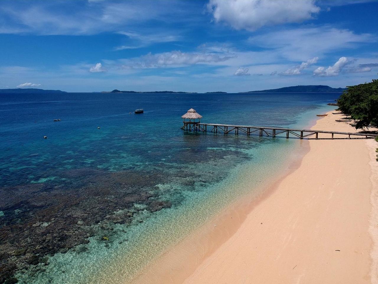 Coral Eye Boutique Resort And Marine Outpost Likupang Extérieur photo